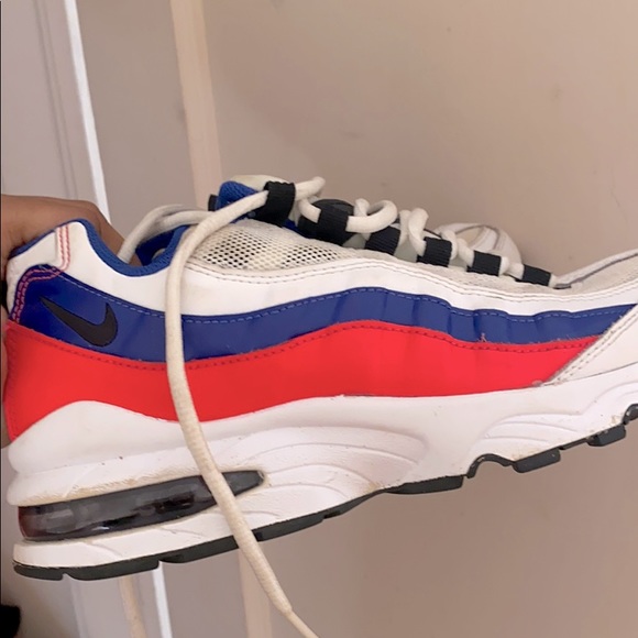 Nike shoes - Picture 1 of 3